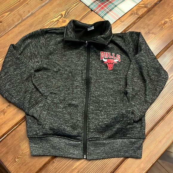 Chicago Bulls lightweight jacket, black and gray boys 10 to 12. - Picture 1 of 5